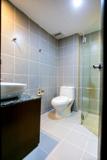 Bathroom 5, Hotel Durban, Makati City