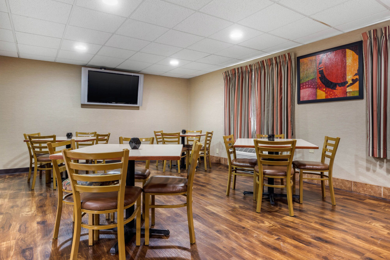Food & Drinks 5, Econo Lodge Milwaukee Airport, Milwaukee