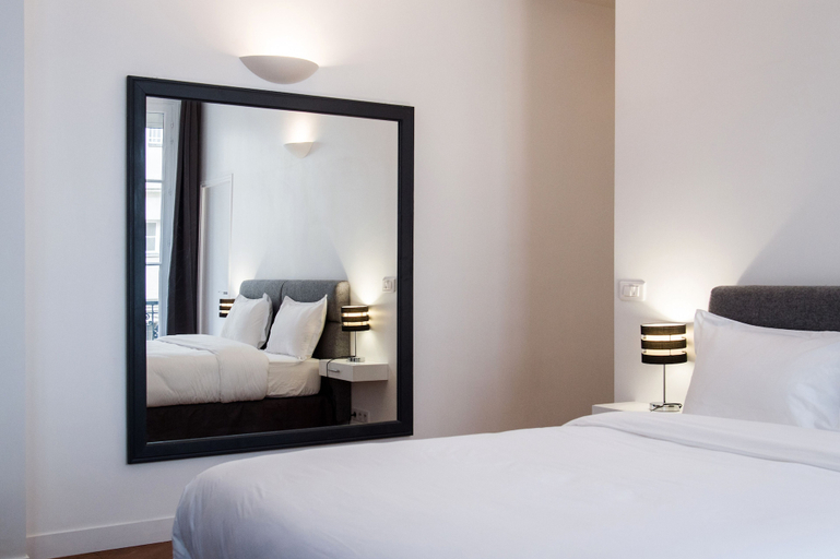 Bedroom 4, Paris Square, Paris