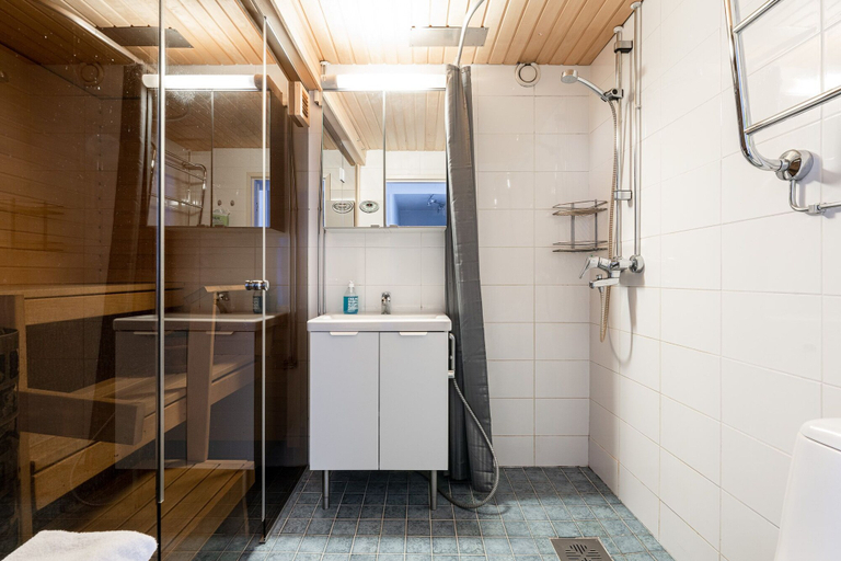Bathroom, 1BR with Sauna, Rooftop Terrace & Amazing Views, Pirkanmaa