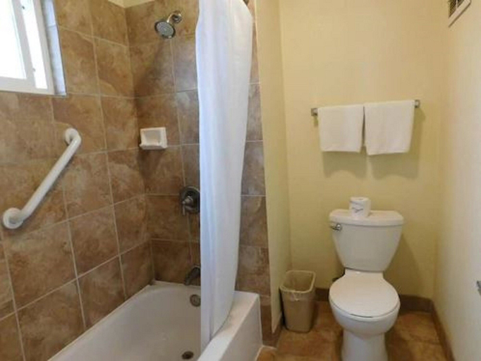 Bathroom 4, Ocean Palms Motel, San Luis Obispo