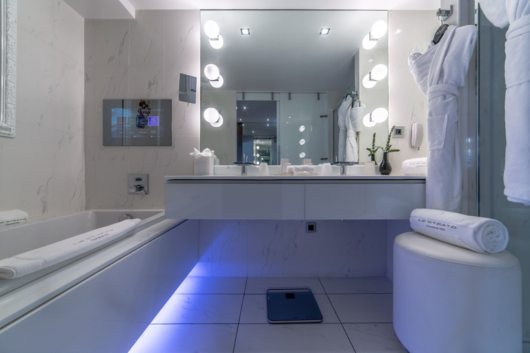 Bathroom 4, Hôtel Le Strato, Savoie