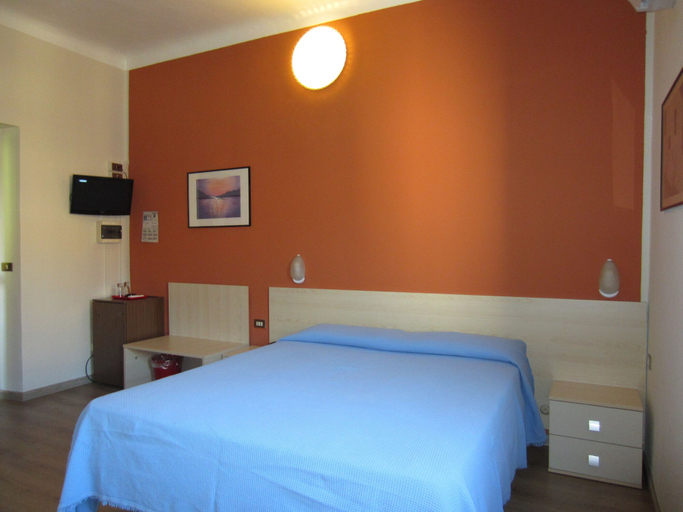 Bedroom 3, Hotel Europa, Milano