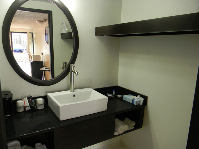 Bathroom 4, Americas Best Value Inn Heath Newark, Licking