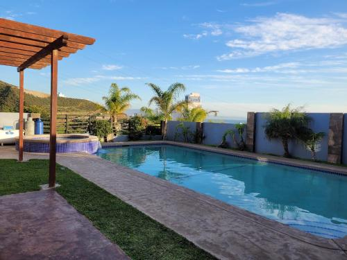 POOL House with Outdoor Bar & Grill plus Jacuzzi, Tijuana