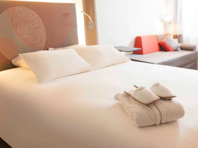 Bedroom 4, Novotel Paris Pont de Sevres, Hauts-de-Seine