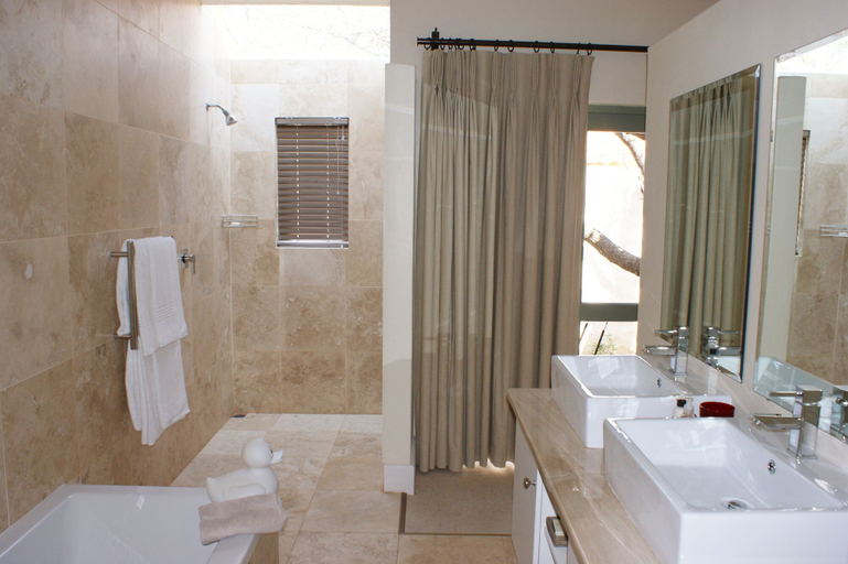 Bathroom 5, The Parkwood, City of Johannesburg