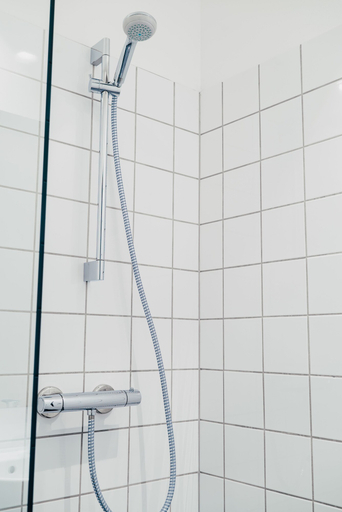 Bathroom 4, Copenhagen Go Hotel, Tårnby