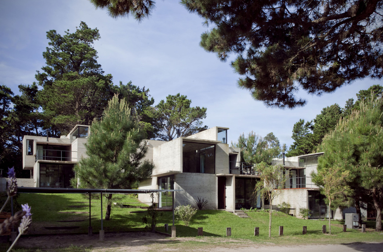 Exterior & Views