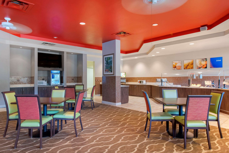 Food & Drinks 5, Comfort Suites Maingate East, Osceola