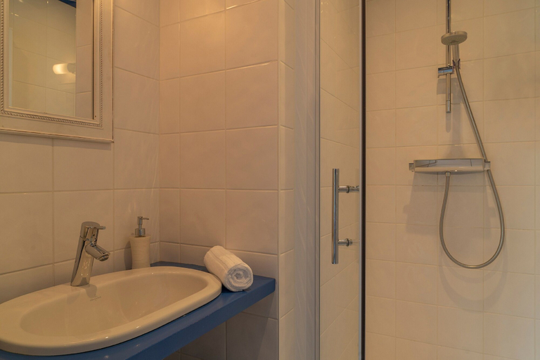 Bathroom 4, The Originals Boutique, Hôtel Le Londres, Saumur, Maine-et-Loire