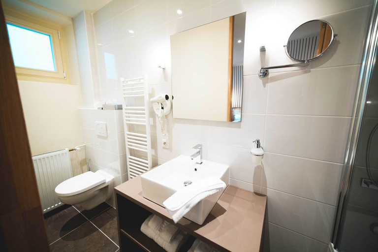 Bathroom 4, Hôtel des Princes – Chambéry Centre, Savoie