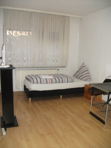 Bedroom 4, Apartments Andriasyan, Mainz