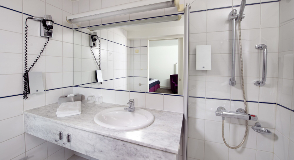 Bathroom 4, Home Hotel Arcticus, Harstad