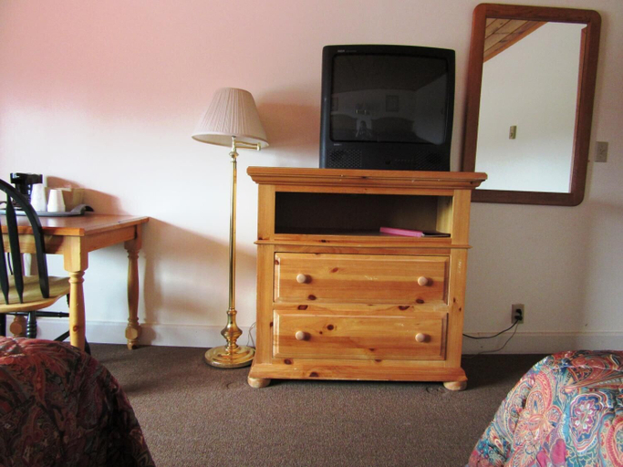Others 5, Traveler's Lodge, Gallatin