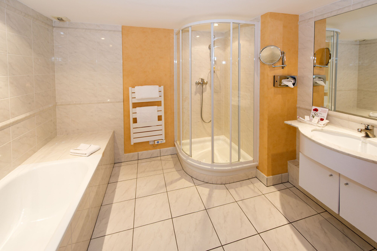 Bathroom 4, Le Jean-Sebastien Bach, Bas-Rhin