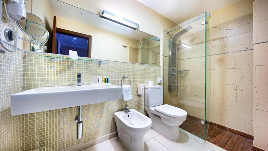 Bathroom 5, Las Villas de Amadores, Las Palmas