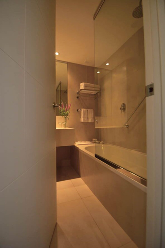 Bathroom 5, Dazzler by Wyndham Lima Miraflores, Lima