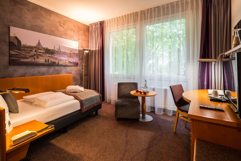 Bedroom 4, Ramada by Wyndham Dresden, Dresden