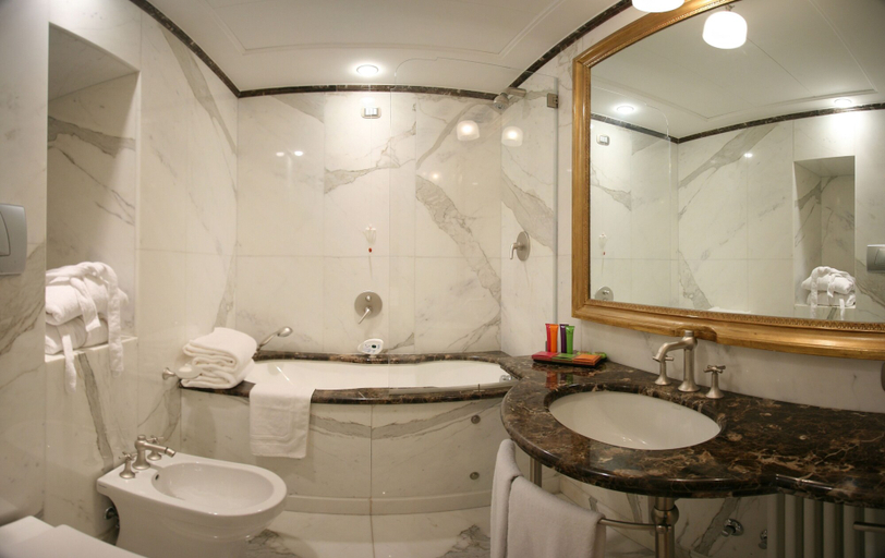 Bathroom 5, Hotel Villa Duse, Rome