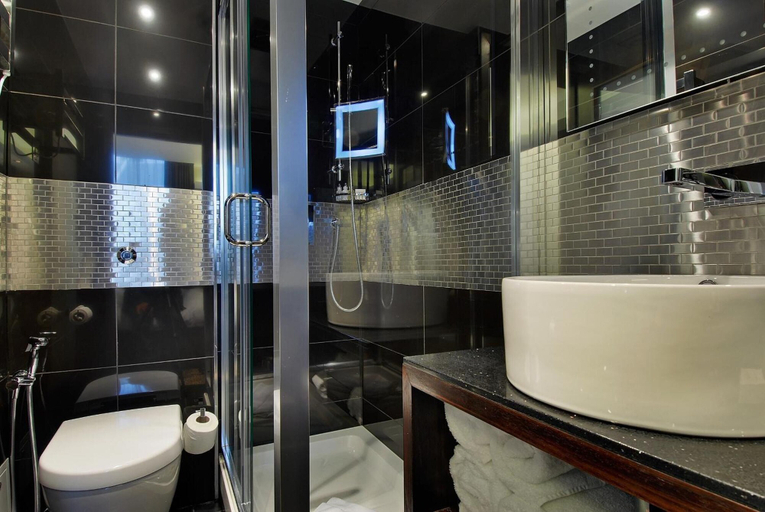 Bathroom 4, Park Grand Mayfair, London