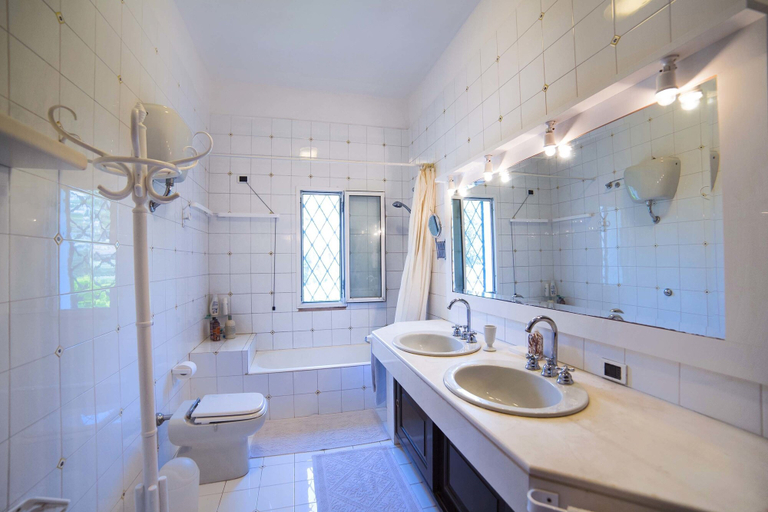 Bathroom 3, Villa Pignatelli, Lecce