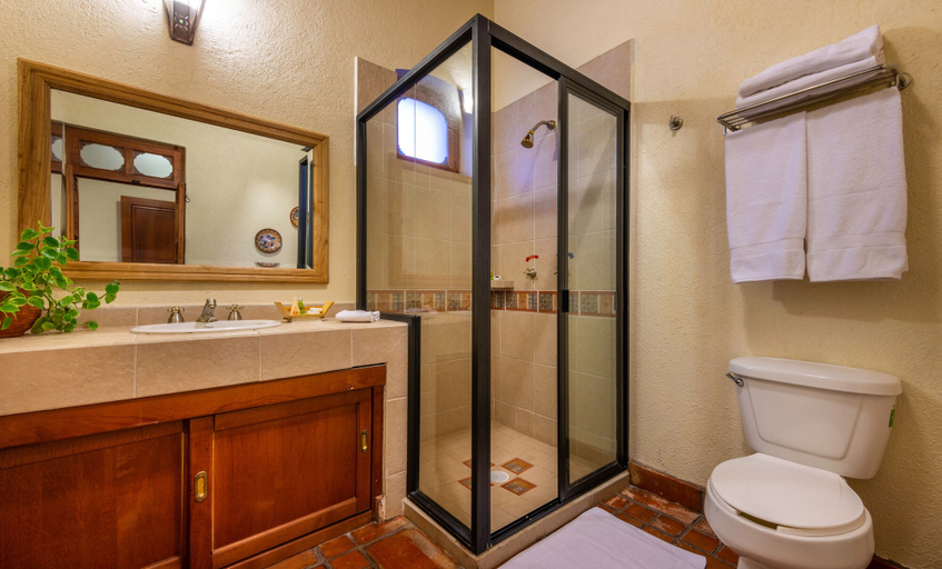 Bathroom, Hotel Pueblo Mágico, Pátzcuaro