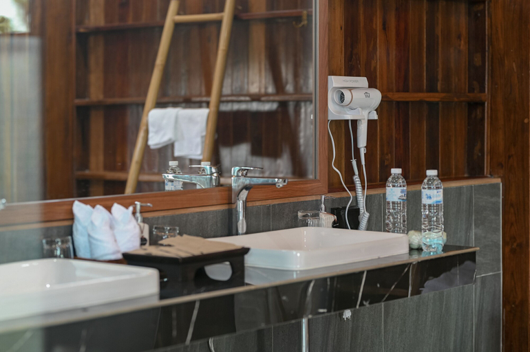 Bathroom 3, Pan's farm, Doi Saket