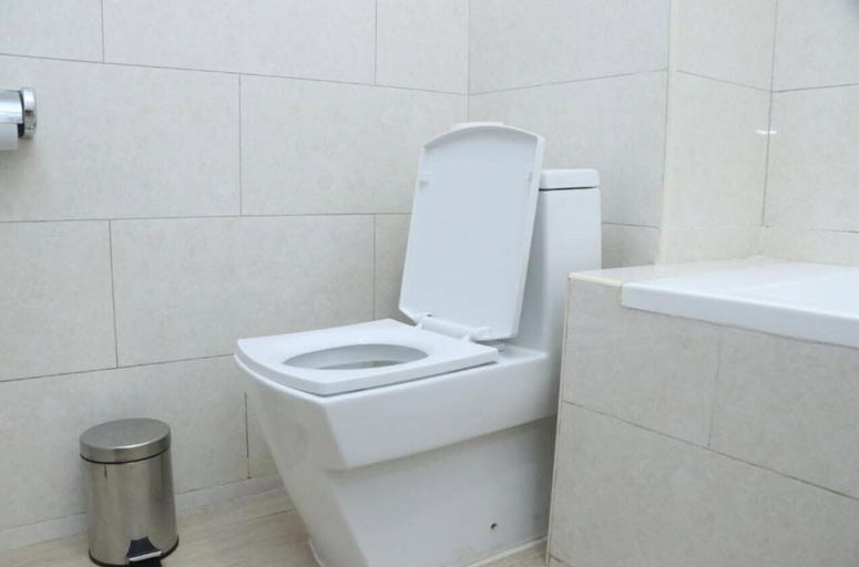 Bathroom 4, Sainte Famille Hotel, Nyarugenge