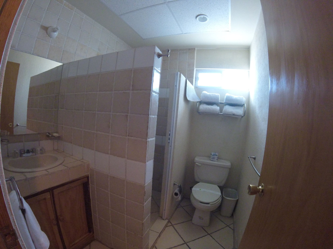 Bathroom 5, Hotel Suites Victoria, San Luis Potosí