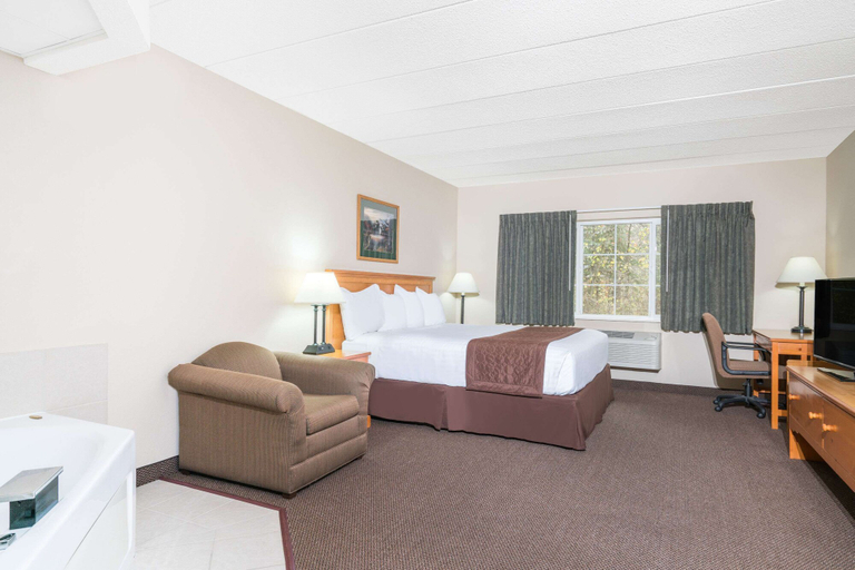 Bedroom 5, Baymont by Wyndham Baxter/Brainerd Area, Crow Wing