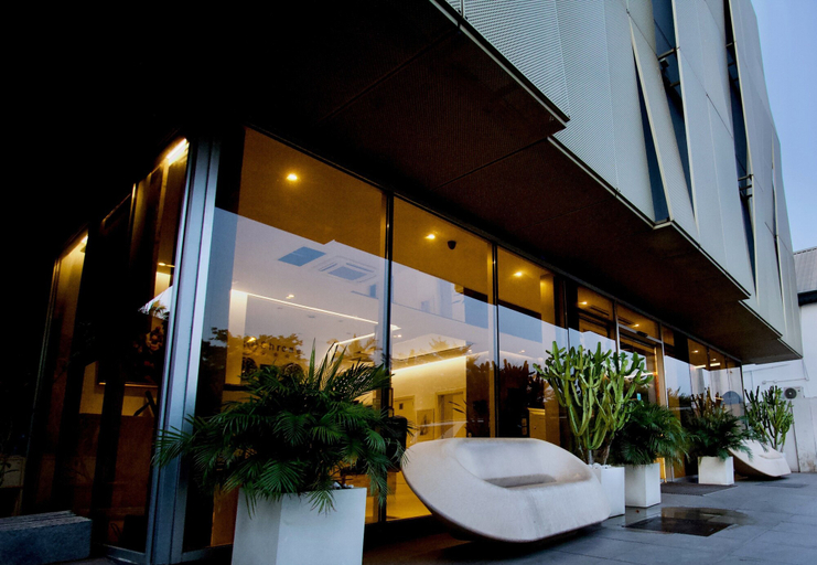 Exterior & Views 2, SV Chrome, AbujaMun