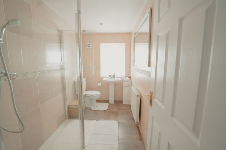 Bathroom 3, Holiday Home Epworth, North Lincolnshire