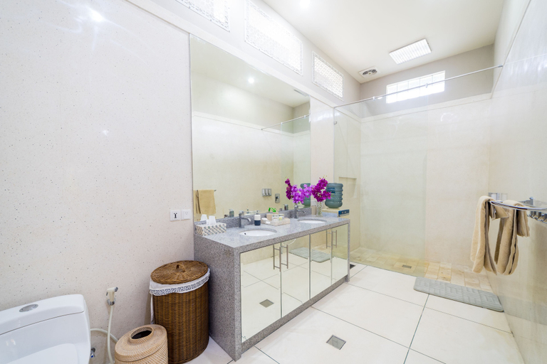 Bathroom 5, Villa Costa Sanur, Denpasar