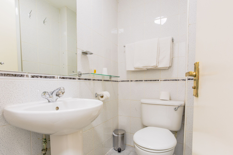 Bathroom 3, London Town Hotel, London