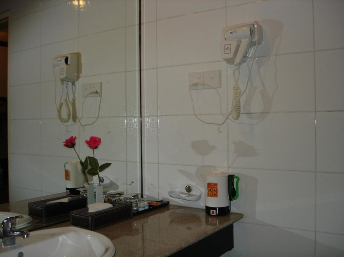 Bathroom, Royal Power Hotel, Mandalay