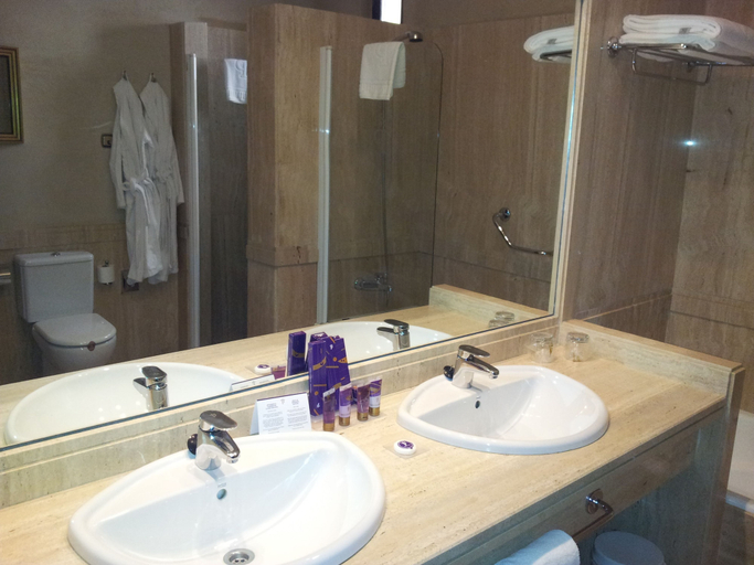Bathroom 4, Parador De Santillana De Gil Blas, Cantabria