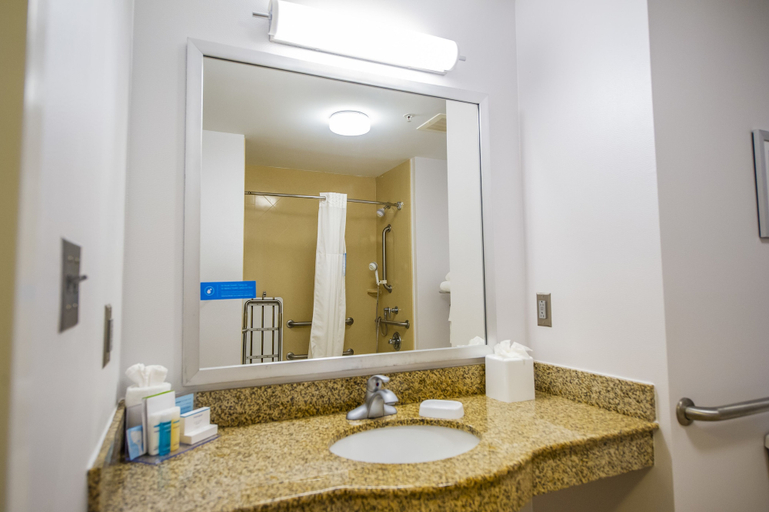 Bathroom 4, Hampton Inn South Kingstown - Newport Area, Washington