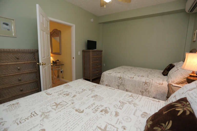 Bedroom 1, The Shore House, Gulf