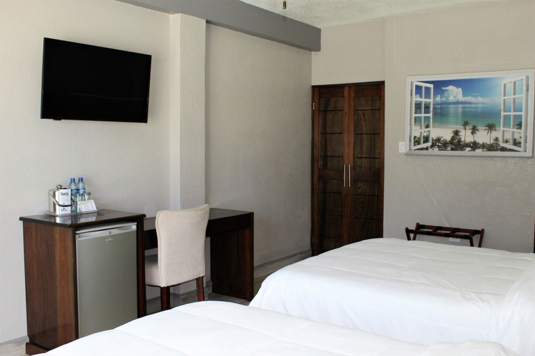 Bedroom 2, Barefoot Caye Caulker Hotel
