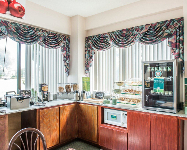 Food & Drinks 5, Quality Inn Marianna South, Jackson