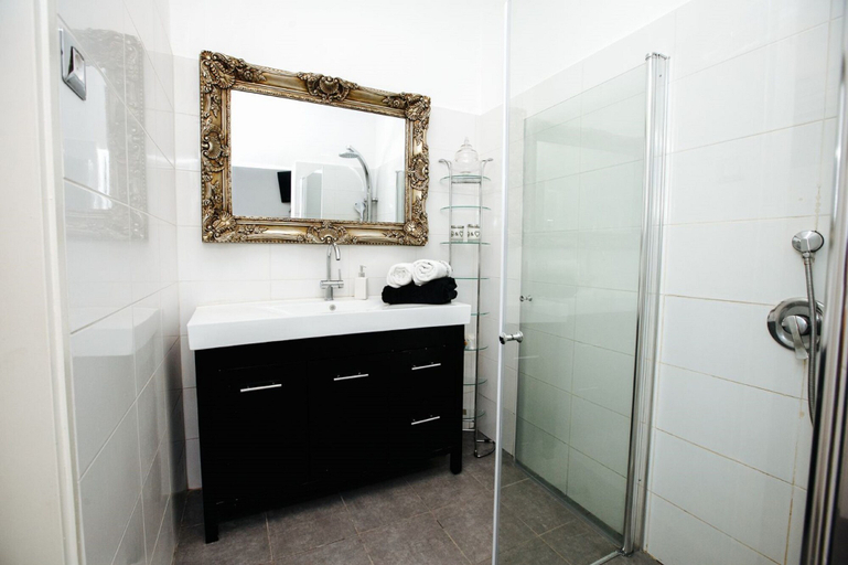 Bathroom 3, Luxury Suites