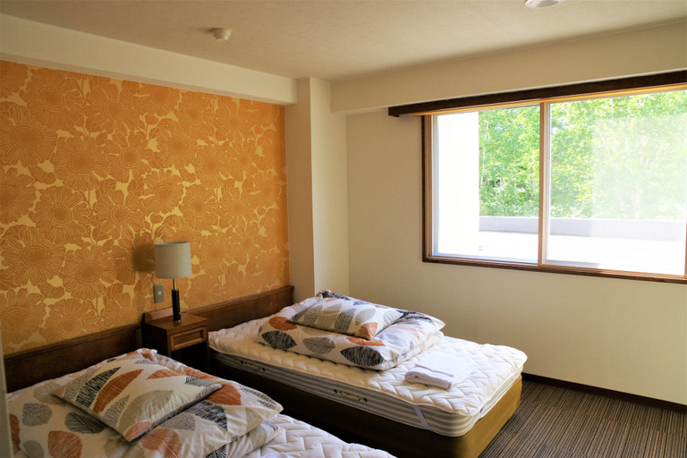 Bedroom 3, K's House Hokkaido - Asahidake Onsen Hostel, Higashikawa