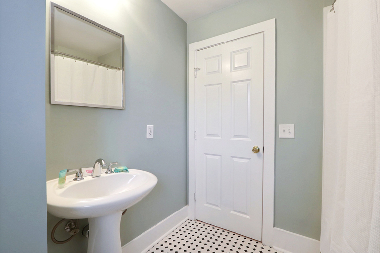 Bathroom 2, Gallery Stays - Parkside Loft, Chatham