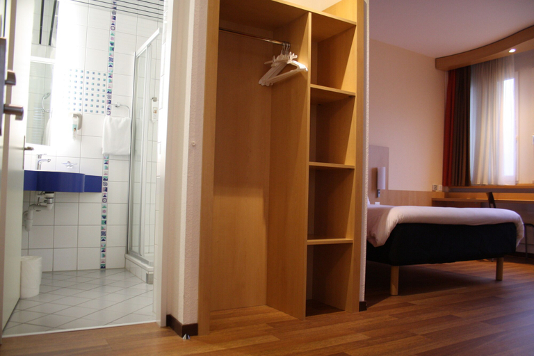 Bedroom 4, ibis Luzern Kriens, Luzern