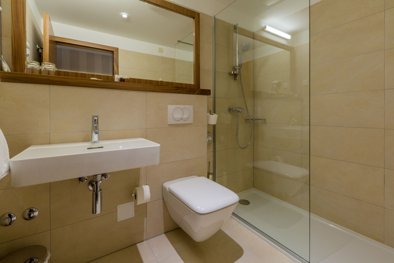 Bathroom 5, Hotel Katarina, Crikvenica