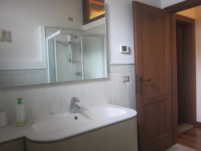 Bathroom 5, Palazzo Scolari B&B, Pordenone