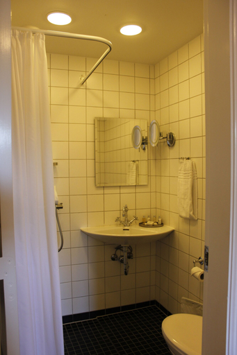 Bathroom 3, Schackenborg Slotskro, Tønder