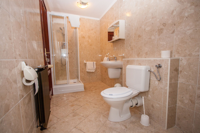 Bathroom 3, Korona Pension Restaurant, Hévíz/Keszthely