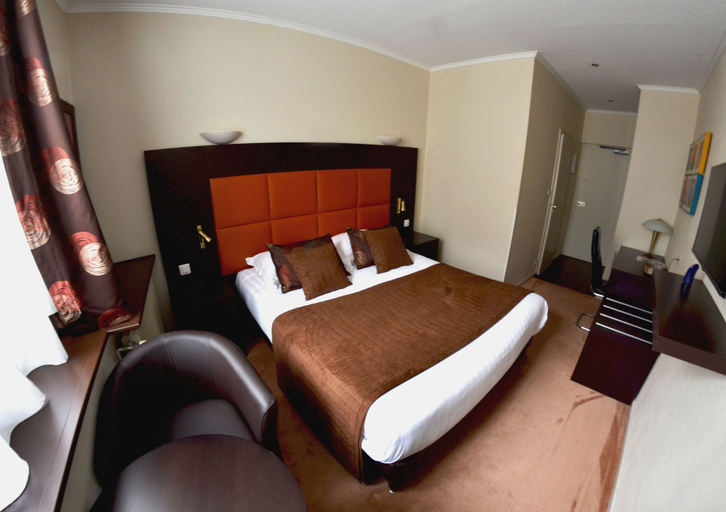 Bedroom 5, Savoy Hôtel Evian, Haute-Savoie